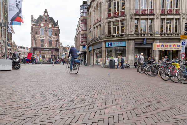 Renovation project using clay pavers in the historic centre of Utrecht 