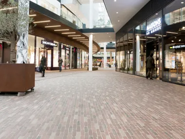 Subtle colour variations in the clay pavers create a warm ambience both inside and outside