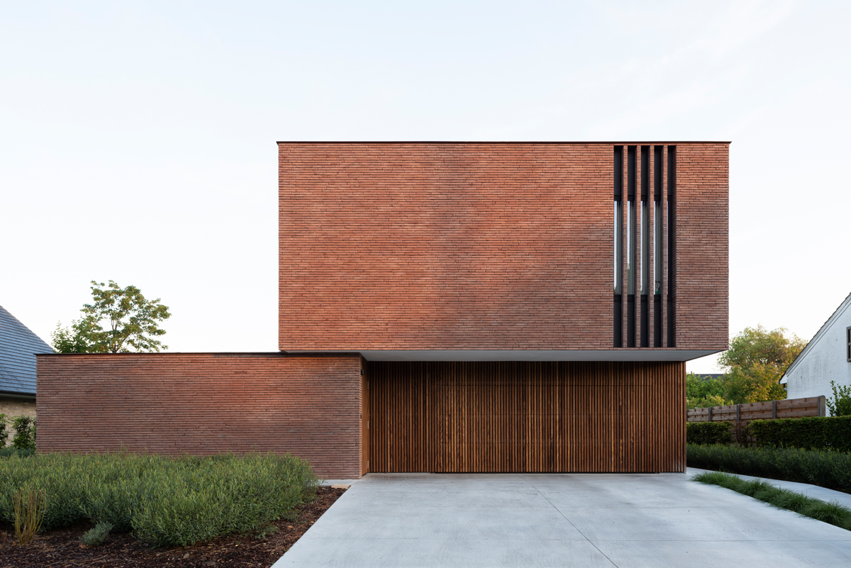 Vertical brick slats in linea7 8012 as an eye-catching feature