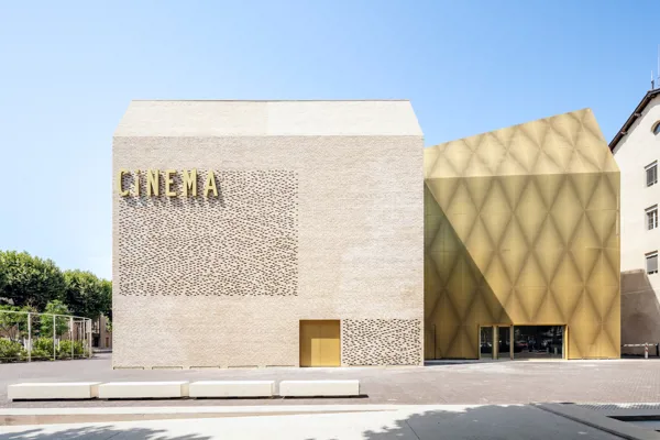 ‘Le Grand Palais’ cinema in Cahors constructed using the 'linea 9001'