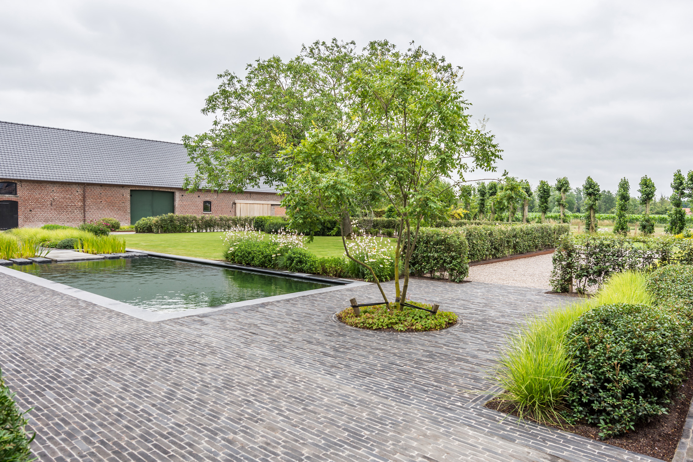 Garden in farmstead style with timeless character for ‘timeless’ enjoyment