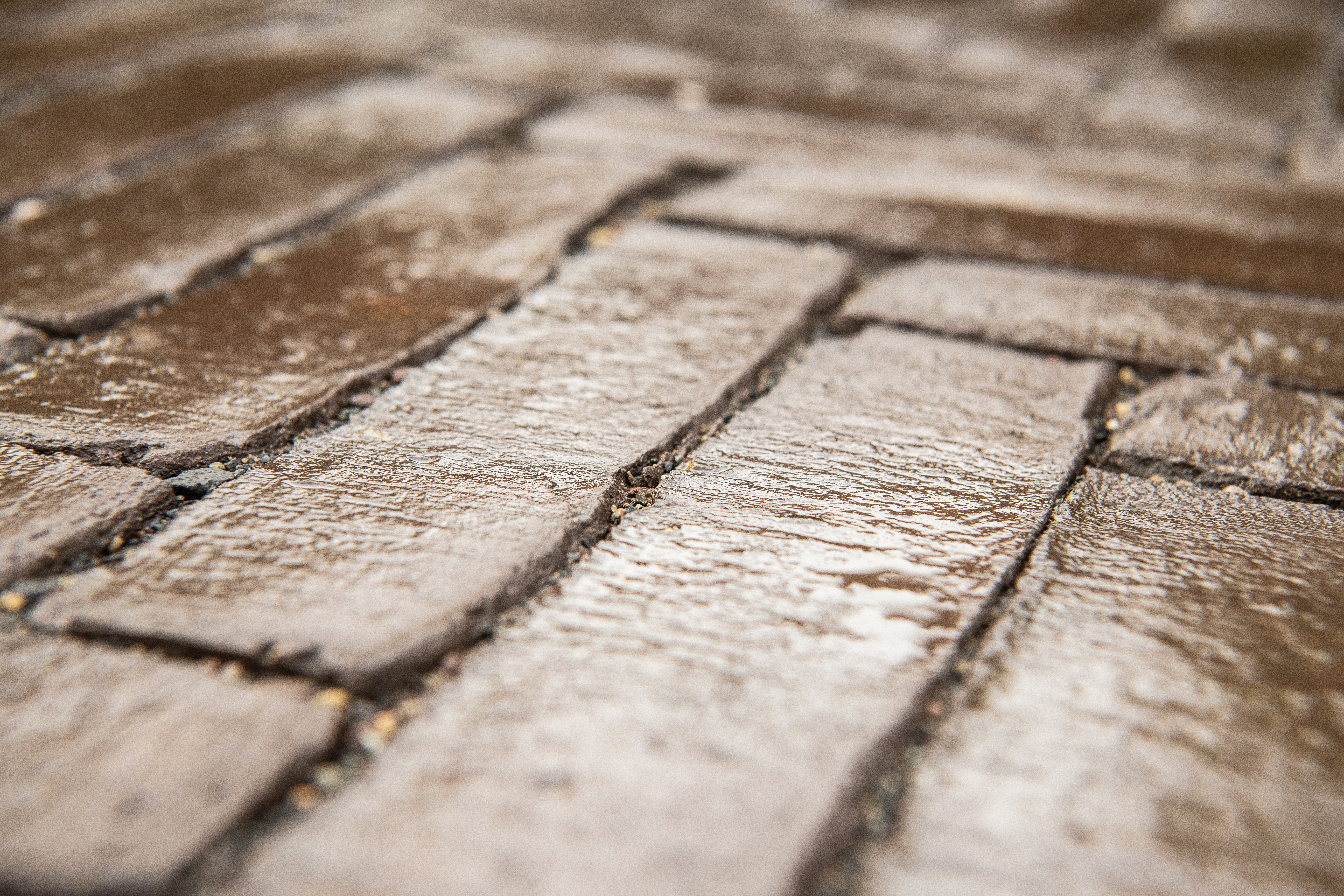 WATER-PERMEABLE PAVING