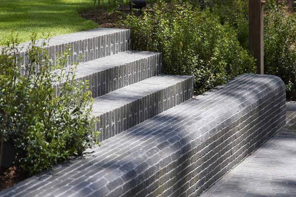 A timeless paving in a beautiful private garden in Sint-Martens-Latem
